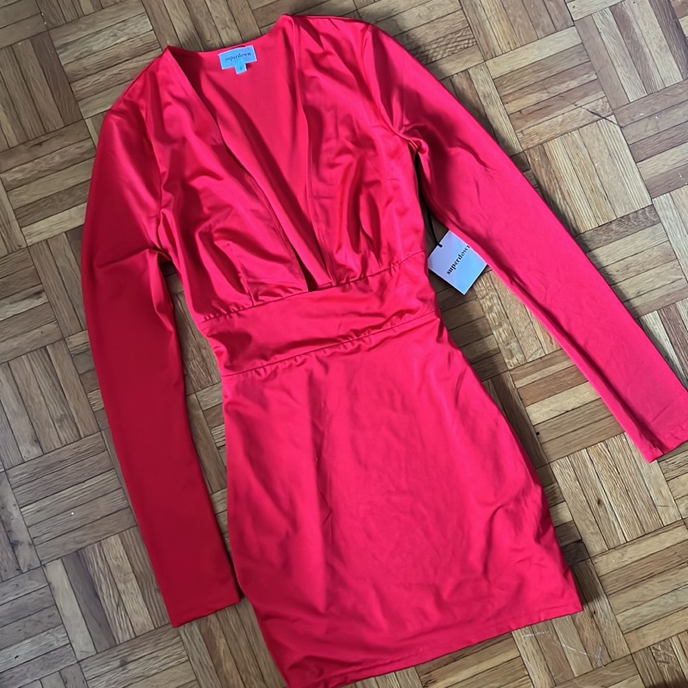 NWT Superdown Red “Isle” Deep V Long Sleeve Mini Dress - Picture 4 of 6